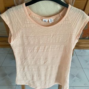 Juniors’ Short Sleeve Top - Size S/P